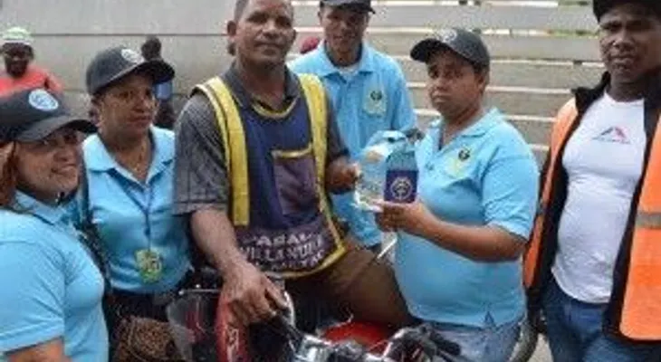 OTTT entrega botiquines a motoconchistas cercanos a terminales interurbanas de pasajeros