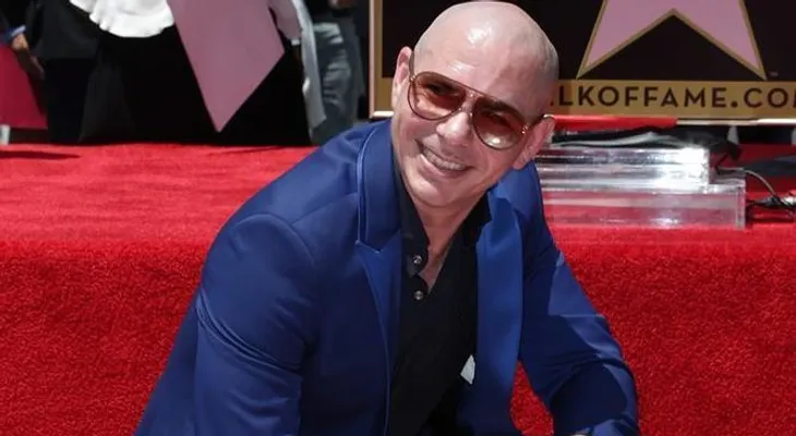 Pitbull desvela su estrella en Hollywood y reivindica a los latinos en EE.UU.
