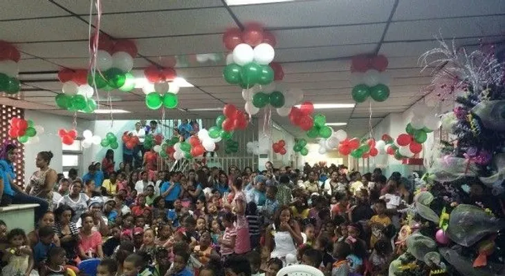 Niños hospitalizados de la Maternidad de Los Mina disfrutan de fiesta navideña