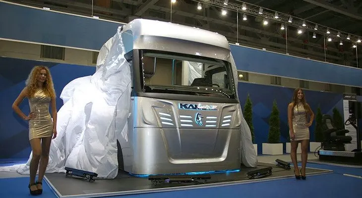 La revolucionaria cabina Transformer del legendario camión ruso KAMAZ (VIDEO)
