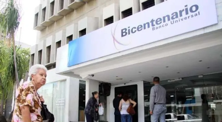 Presidente venezolano dispone por decreto bajar precios de automóviles