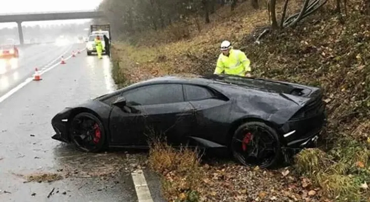 La increíble respuesta de un jugador del Leicester City después de chocar su Lamborghini