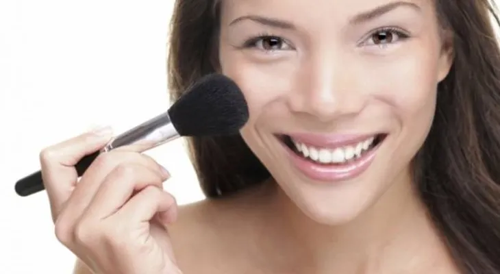 Cómo preparar un fijador de maquillaje en casa 