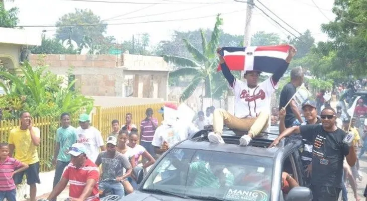 Yumeros salen a las calles a recibir al prospecto firmado por Atlanta