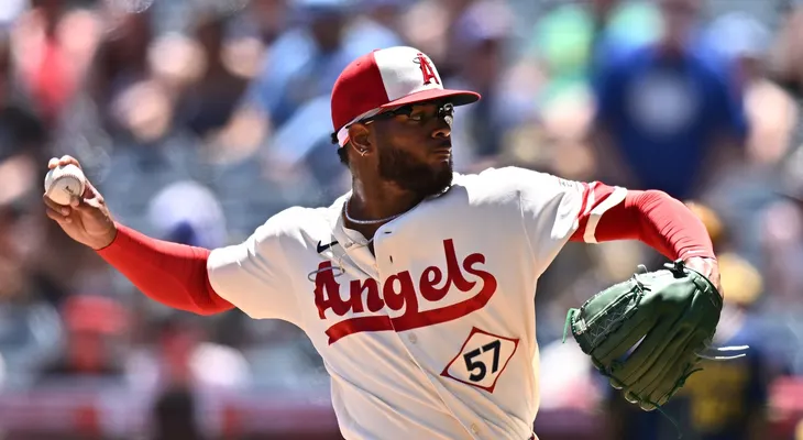 Walbert Ureña supera al favorito al Cy Young con salida magistral