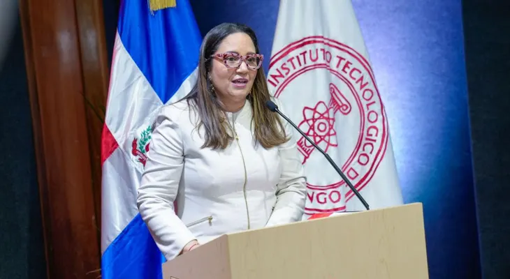 Amanda Curiel resalta la unión entre comunicación digital y tradicional