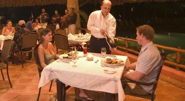 Comer fuera equivale a comer más.