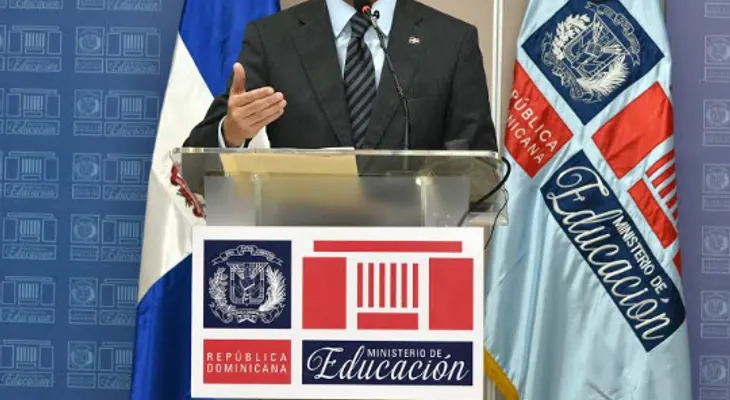 Ministro Andrés Navarro: Labor de los docentes es garante del derecho a la educación