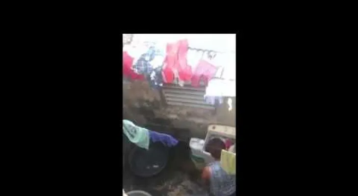 Envían a juicio a mujer captada en video golpeando a bisnieta