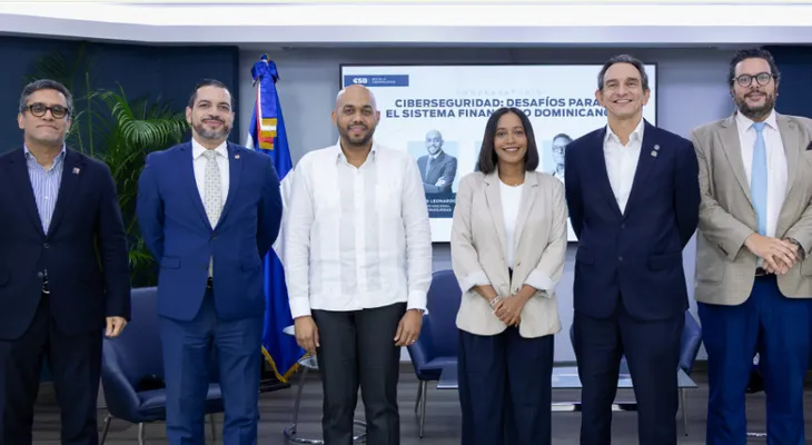 La Superintendencia de Bancos aborda la ciberseguridad en un conversatorio