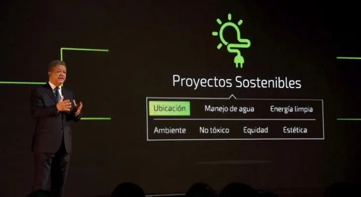 Leonel presenta proyecto de infraestructura para 2044