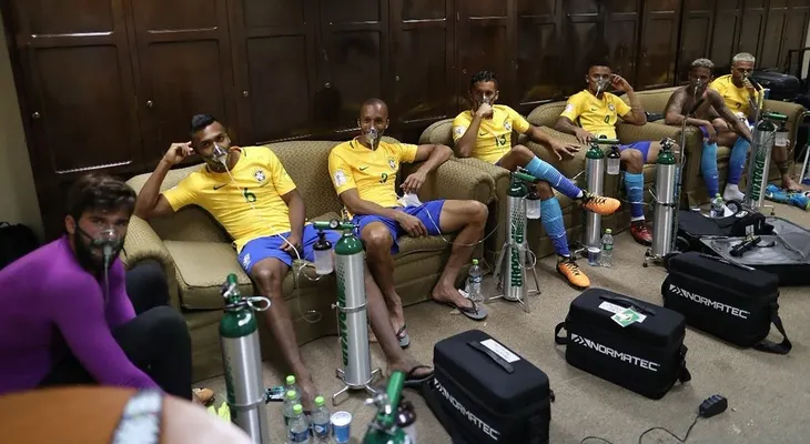 La impactante imagen de Brasil con tanques de oxígeno que Neymar utilizó para criticar la altura de Bolivia