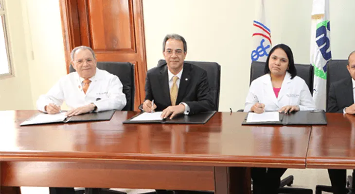 Fundación Popular otorga equipos a la Maternidad La Altagracia