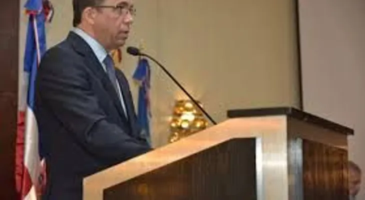 Ministro Andrés Navarro: evaluaciones internacionales dan evidencias de retos a enfrentar en educación
