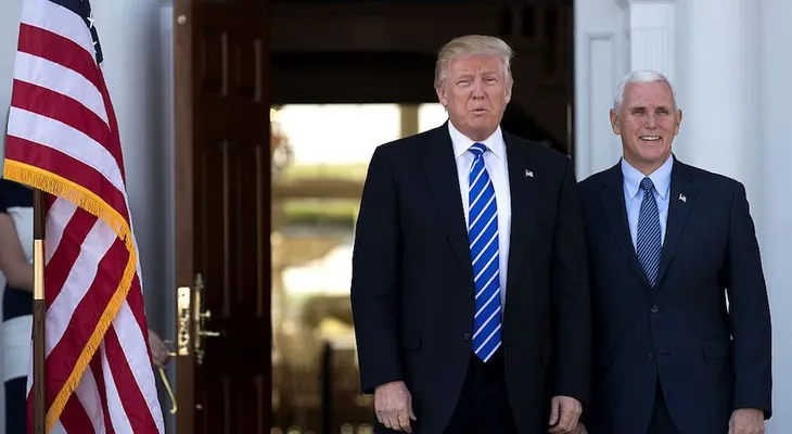 Pence niega cualquier contacto entre el equipo de Trump y Rusia