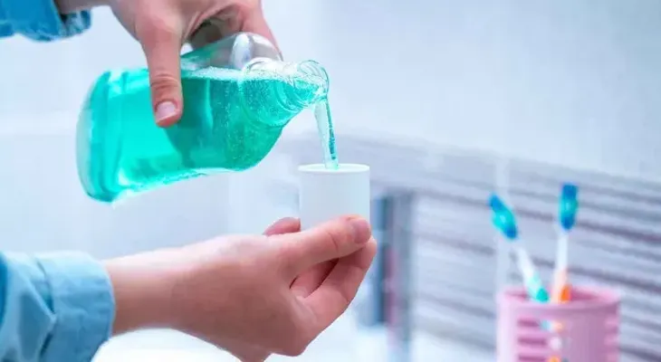 Dicen que cada día se aprende más: El enjuague bucal va antes del cepillado. ¿Cómo...?