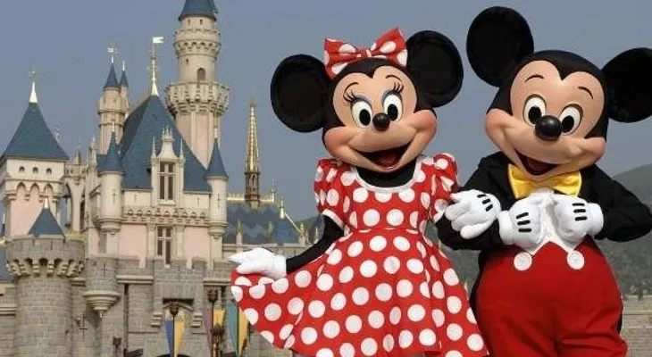 Miembros de familia hispana mueren en un choque cuando iban a Disneylandia