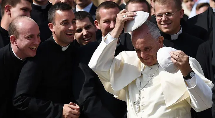 El papa Francisco, abierto a la posibilidad de ordenar sacerdotes a hombres casados