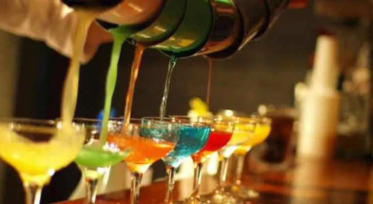 Mujeres consumen más alcohol que los hombres en República Dominicana