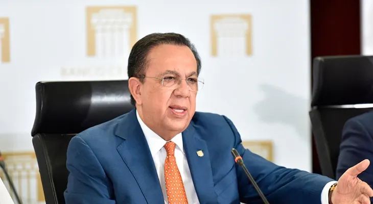 Gobernador Valdez Albizu destaca que el turismo lidera el crecimiento de la economía en 2022