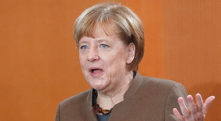 Merkel estupefacta cuando Rajoy le dice que Podemos puede ser segunda fuerza (VIDEO)