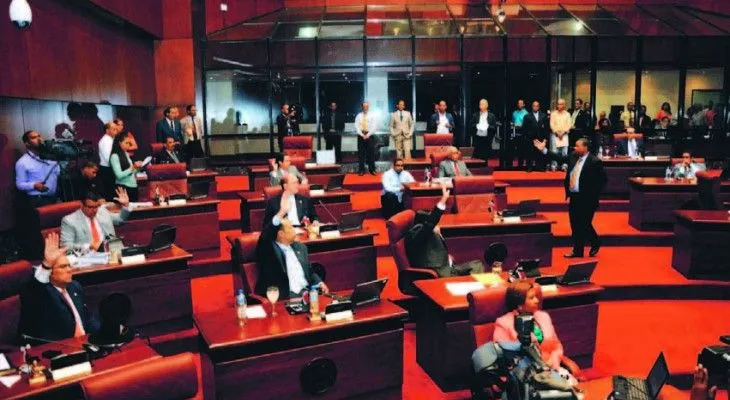 Diputados aprueban Presupuesto 2014 con aumento salario para médicos, agrónomos, policías y militares