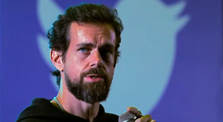 Director de Twitter pide a Trump que "deje a nuestros empleados fuera de esto"