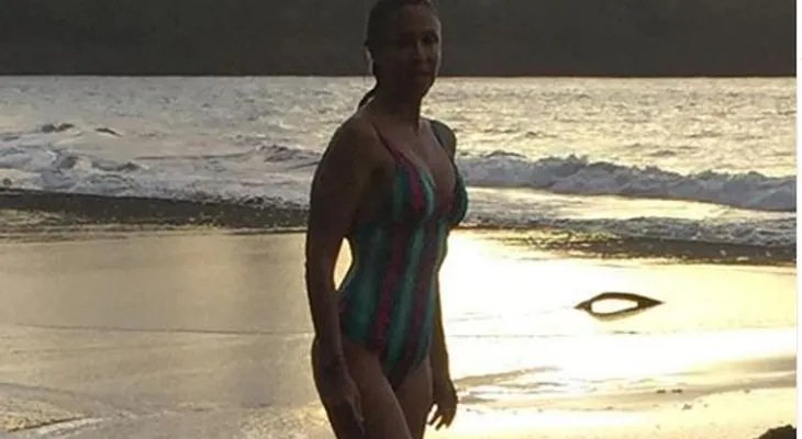 Mariasela Alvarez dando de qué hablar por su bikineo a sus 59 años