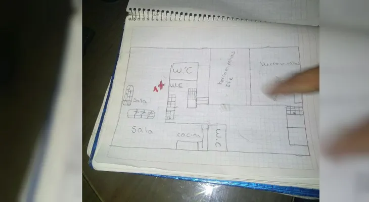 Adolescente habría asesinado a dos mujeres tras planear el crimen en un cuaderno y una maqueta