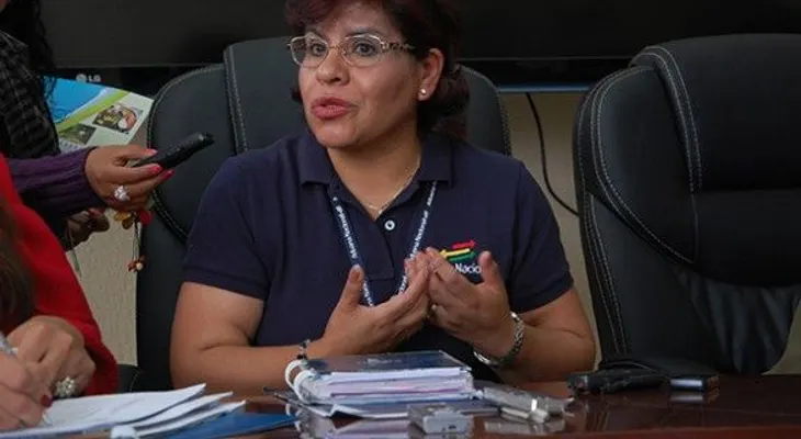 Aduanas insiste cobrará impuestos a comprar por internet, que dice es legal 