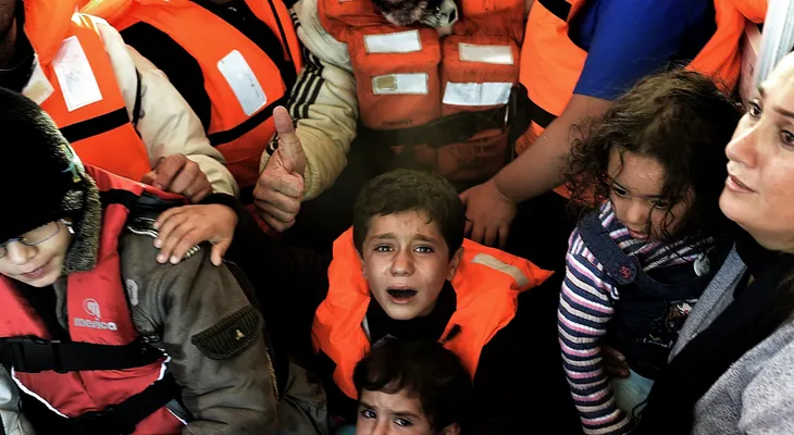 "Seríamos monstruos si no hiciéramos esto": así enfrentan isleños griegos la crisis migratoria