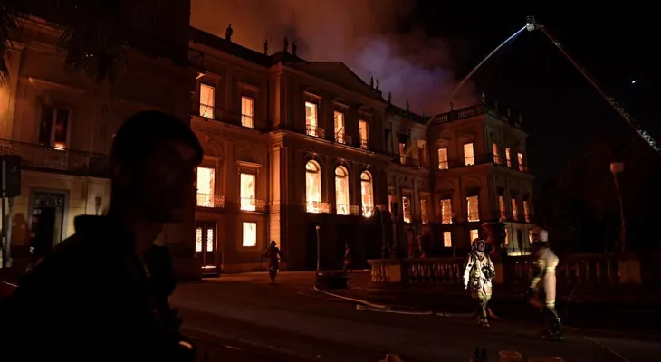 Brasil: Masivo incendio en Museo Nacional de Río de Janeiro