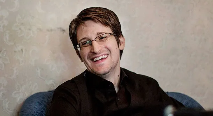 Snowden bromea sobre la "operación encubierta" de Joe Biden contra Rusia