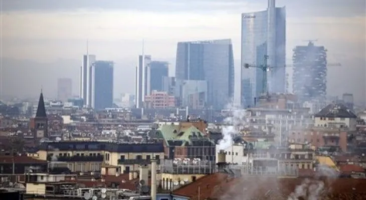 Ciudades italianas prohíben fuegos artificiales por el esmog