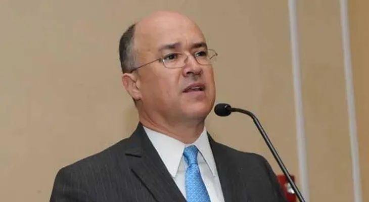 Domínguez Brito advierte es ilícito auto asignarse pensiones en los cabildos