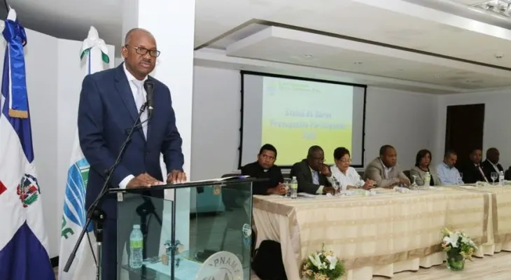 Alcalde de SDE discute temas de seguridad ciudadana y basura con empresarios