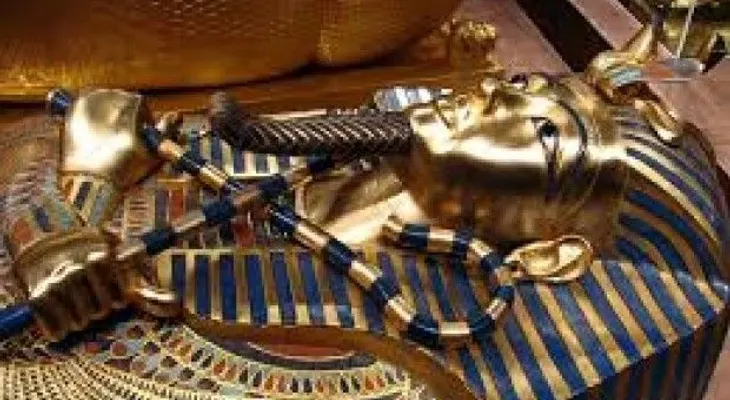 Exploran tumba de Tutankamón en busca de Nefertiti