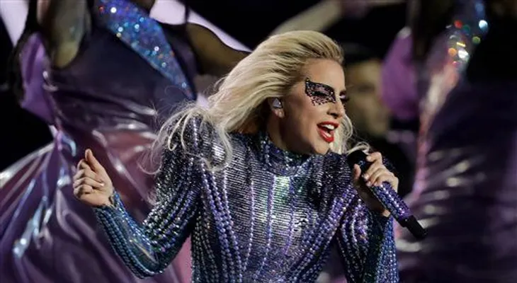 Lady Gaga elogia fin de semana del orgullo gay 