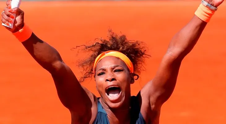Serena y Sharapova avanzan a la final en Francia