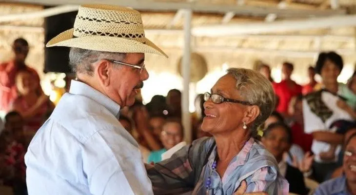 Danilo aprueba financiamiento para artesanas y caficultores de Santiago Rodríguez