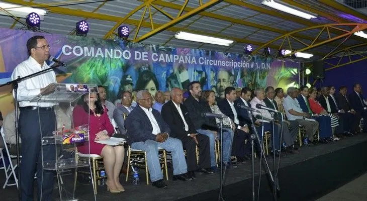 Simón Lizardo y Andrés Navarro inauguran comando de campaña de Danilo
