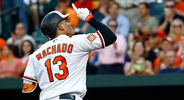 Machado conecta dos jonrones y empuja cuatro