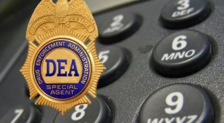 Acusan 21 dominicanos en NY por estafa de US$3.5MM haciéndose pasar por agentes de la DEA
