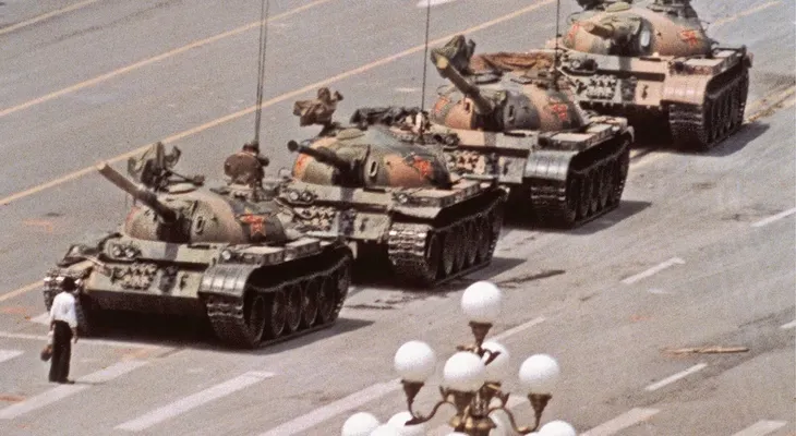 Xi Jinping defiende la represión de Tiananmén y admite que China atraviesa tiempos difíciles