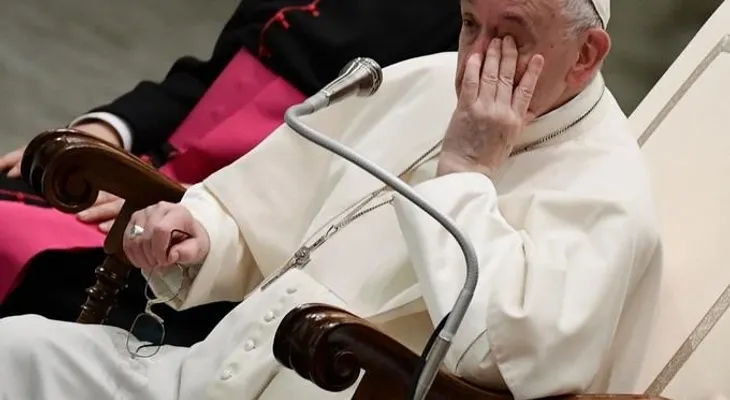 El papa avergonzado y triste por incapacidad de la Iglesia para sancionar abusos del clero francés