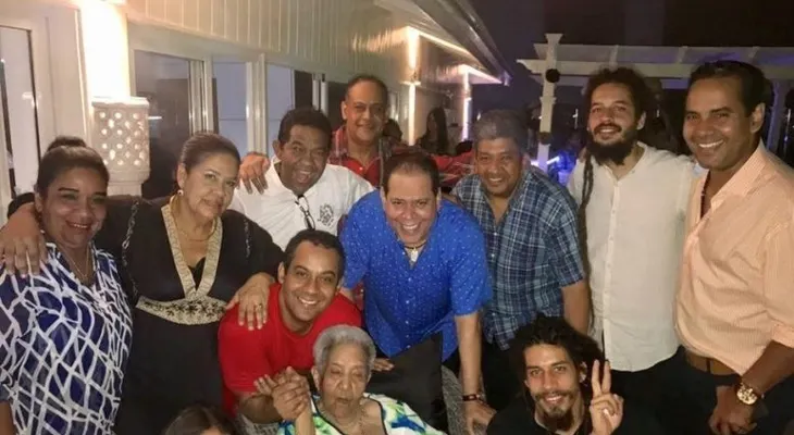 Fernando Villalona celebra en famila sus 62 años