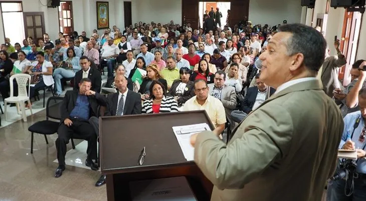   Ministro afirma mejoría administración pública debe fundamentarse en buenos servicios
