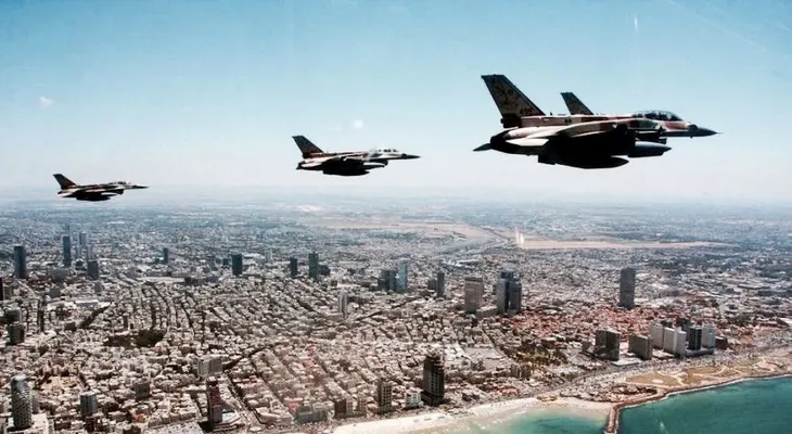 Israel amenaza a Siria con "destruir" su sistema de defensa aéreo tras el ataque a sus aviones