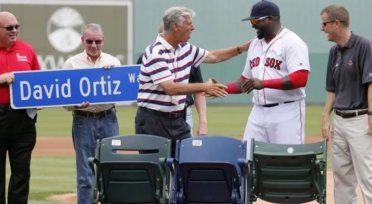 Rinden homenaje a David Ortiz; calle dentro de estadio llevará su nombre