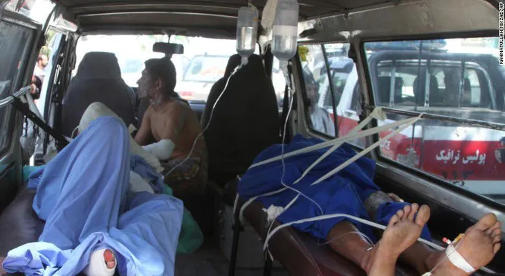 73 muertos en accidente de autobús en Afganistán (VIDEO)
